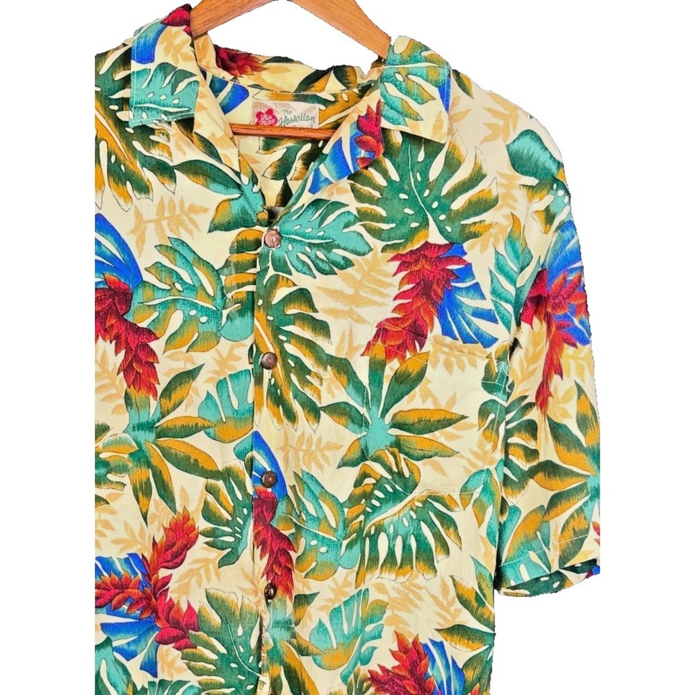 Hilo Hattie Hawaiian Shirt Medium Cream Red Green Monstera Aloha Camp